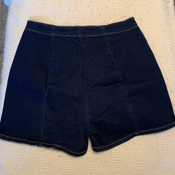 Belle Poque, buttons décora jean shorts high waist mid-thigh - Picture 3 of 6